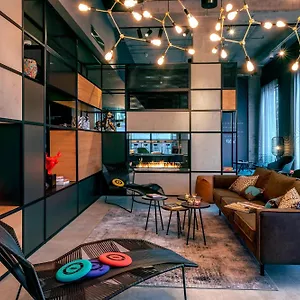 *** Hotel Moxy Milan Linate Airport Italien